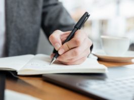 Faire son CV : Voici 4 astuces pour vous en sortir comme un pro
