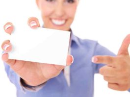 Comment se présente une carte de visite professionnelle ?