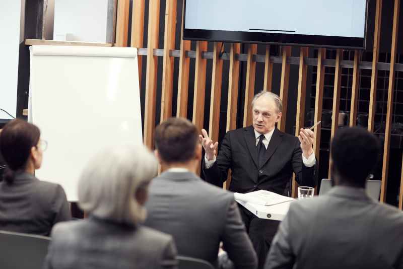 Transition vers l’entrepreneuriat et développement du sens des affaires CDR Business Transition vers l’entrepreneuriat et développement du sens des affaires CDR Business
